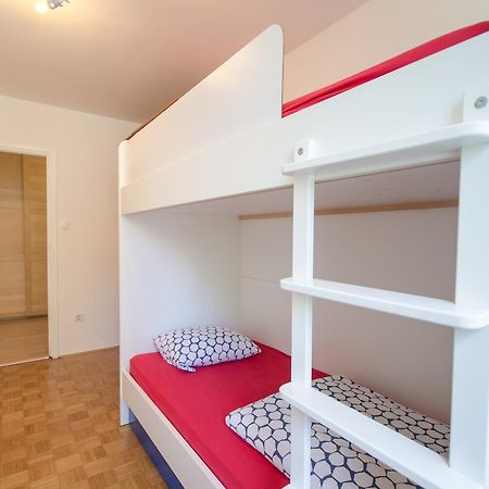 Apartment Near The Train Station Любляна Екстериор снимка