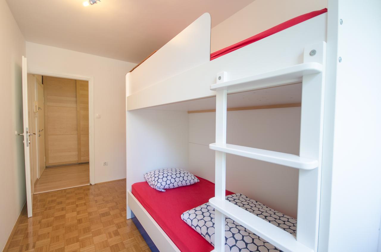 Apartment Near The Train Station Любляна Екстериор снимка