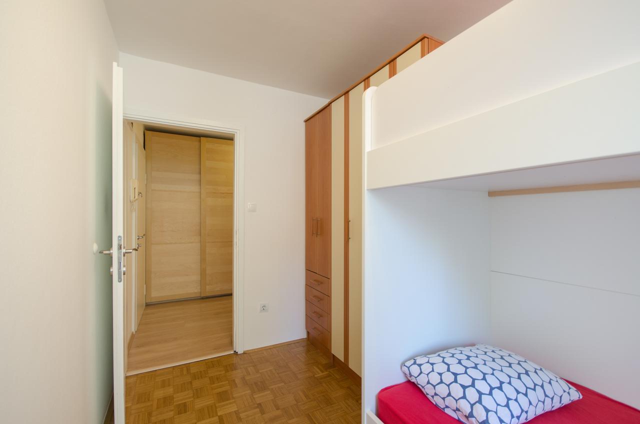 Apartment Near The Train Station Любляна Екстериор снимка