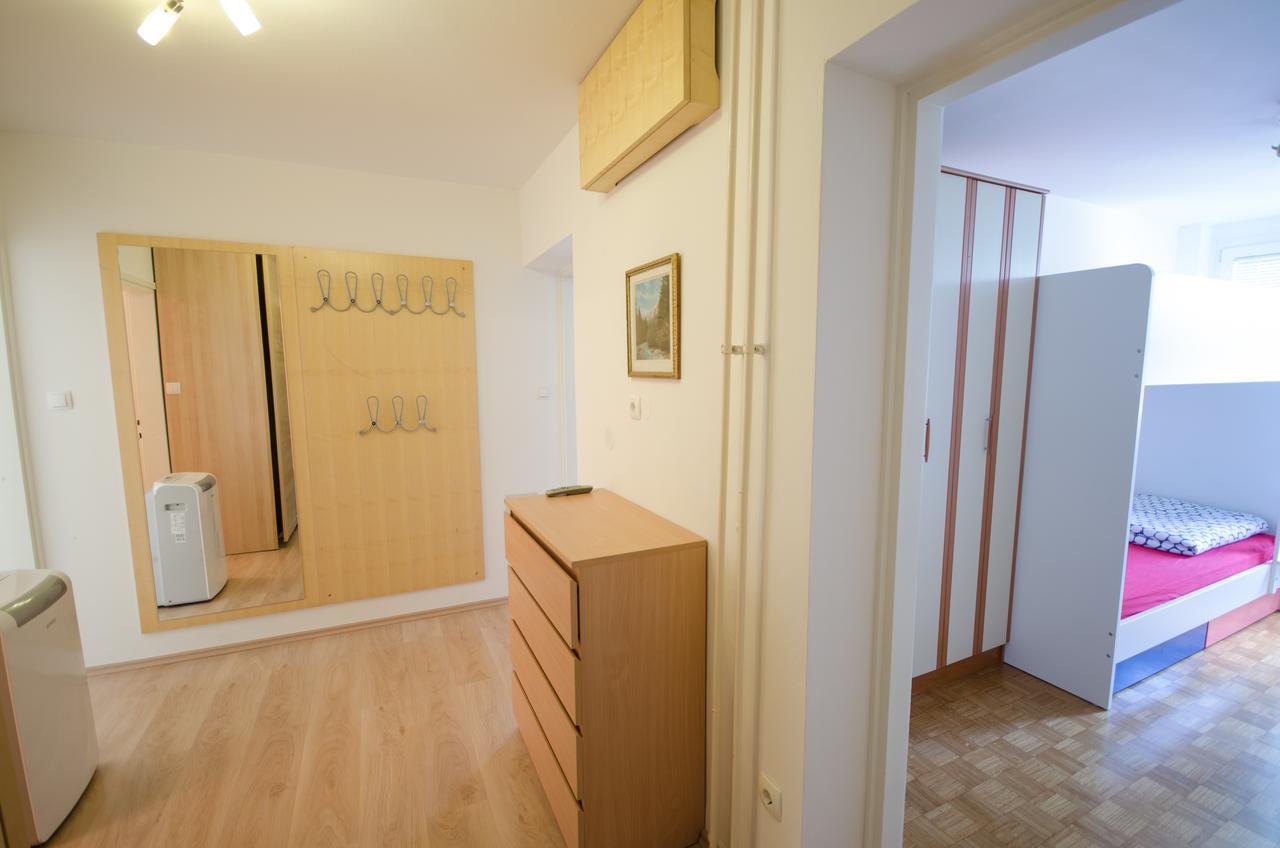 Apartment Near The Train Station Любляна Екстериор снимка