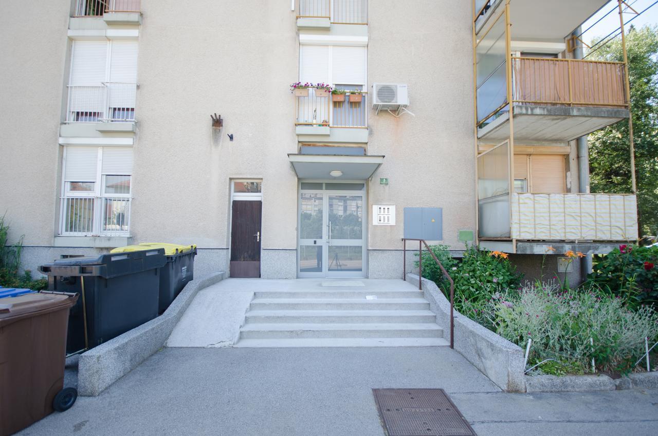 Apartment Near The Train Station Любляна Екстериор снимка