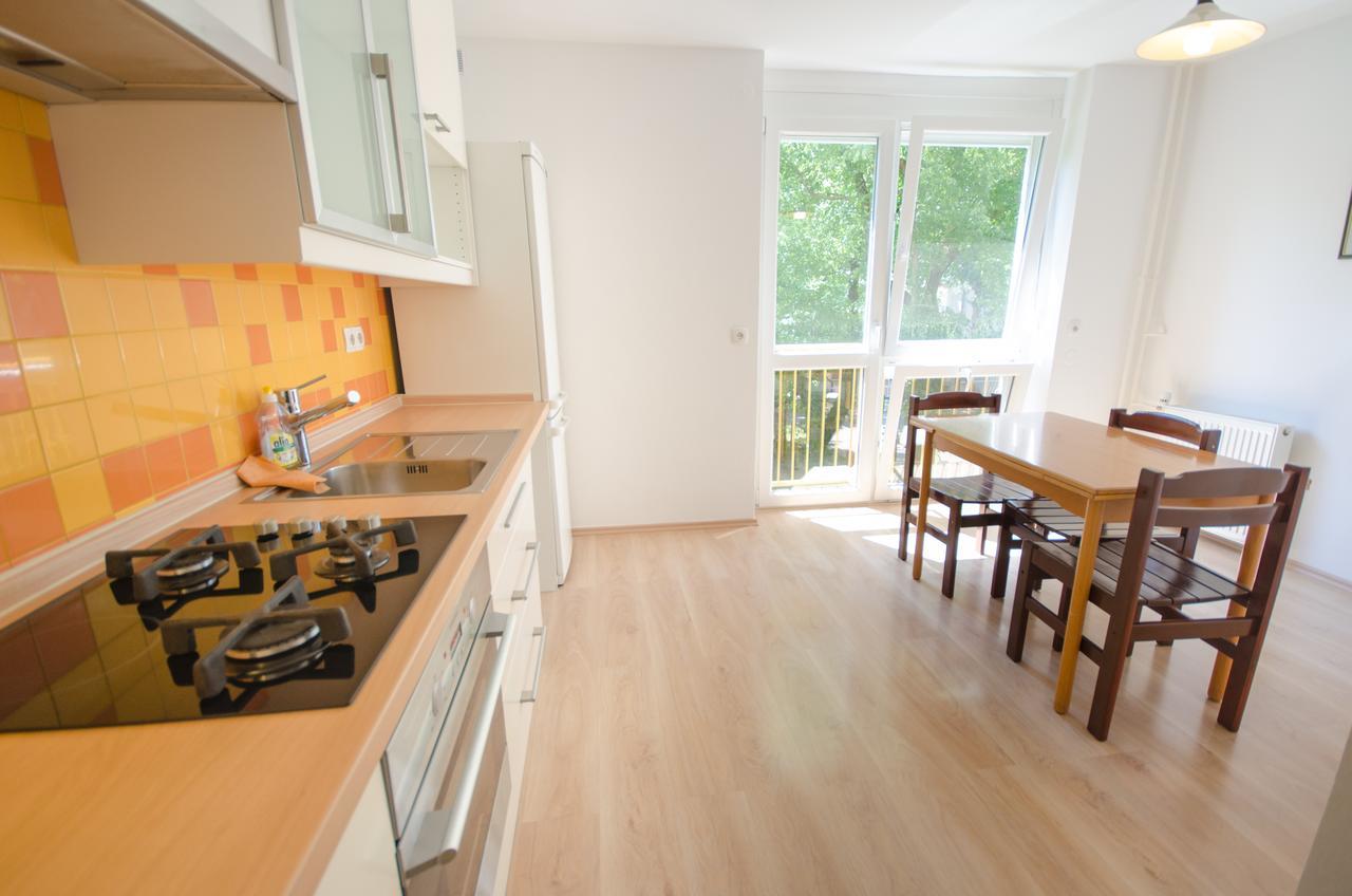 Apartment Near The Train Station Любляна Екстериор снимка