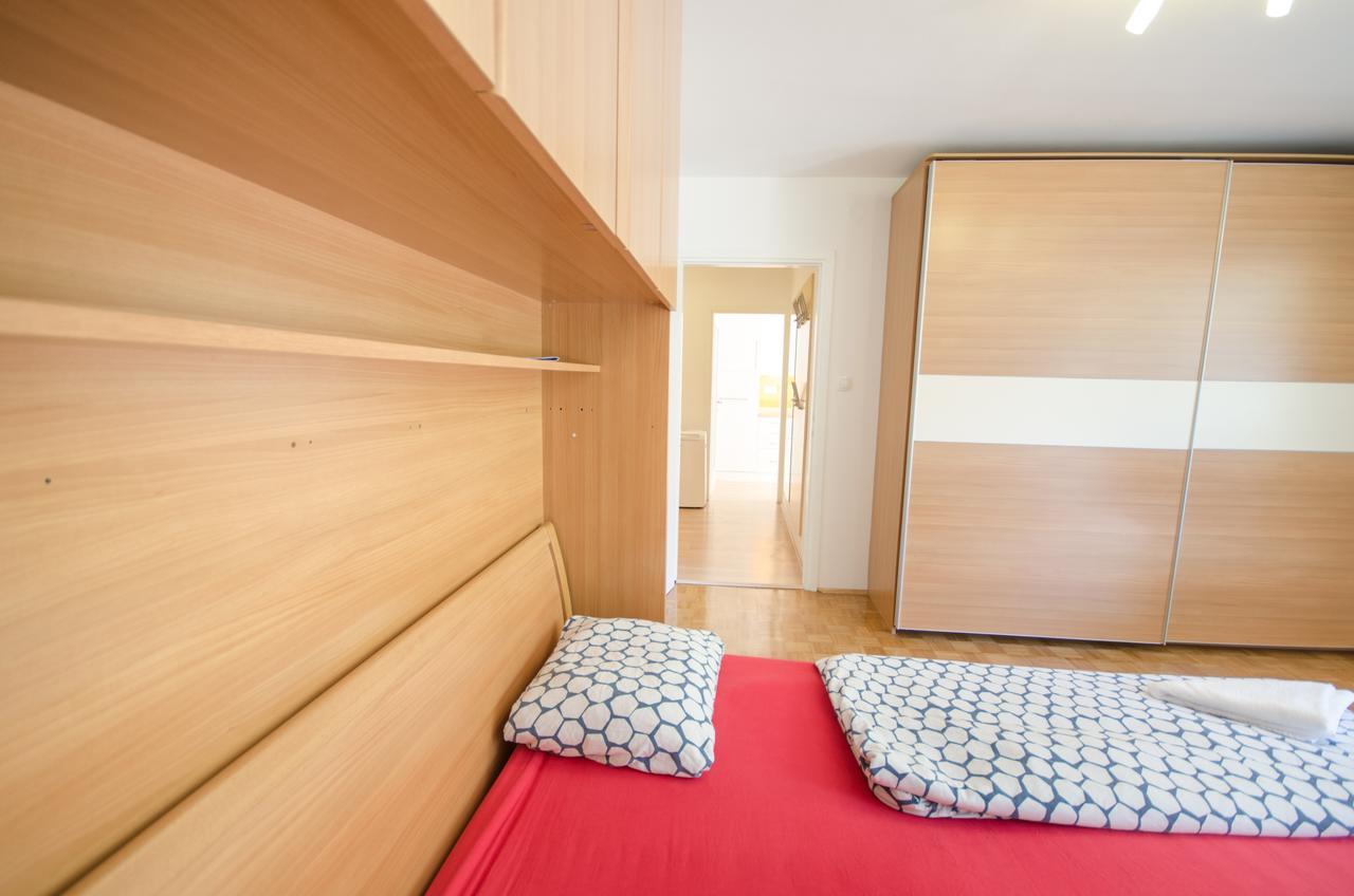 Apartment Near The Train Station Любляна Екстериор снимка