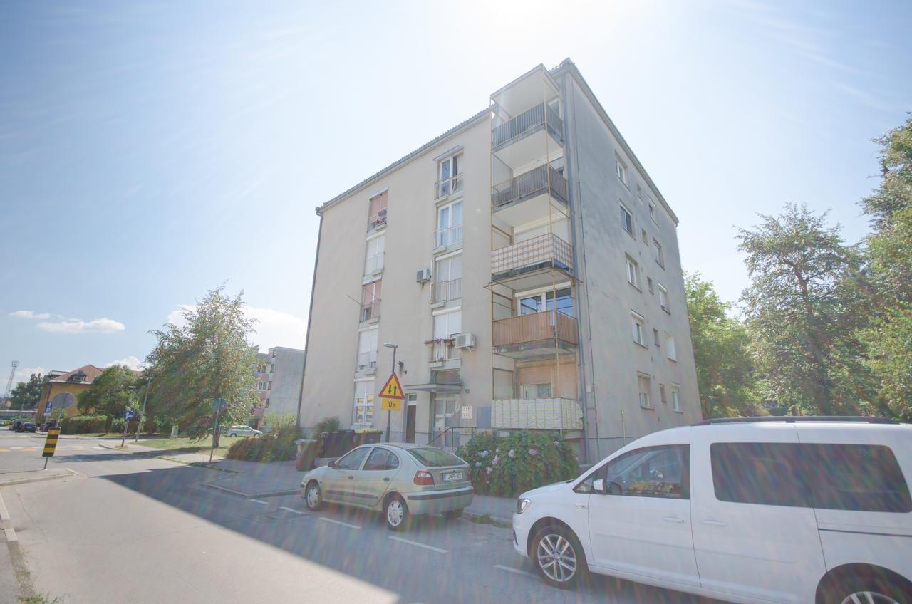 Apartment Near The Train Station Любляна Екстериор снимка