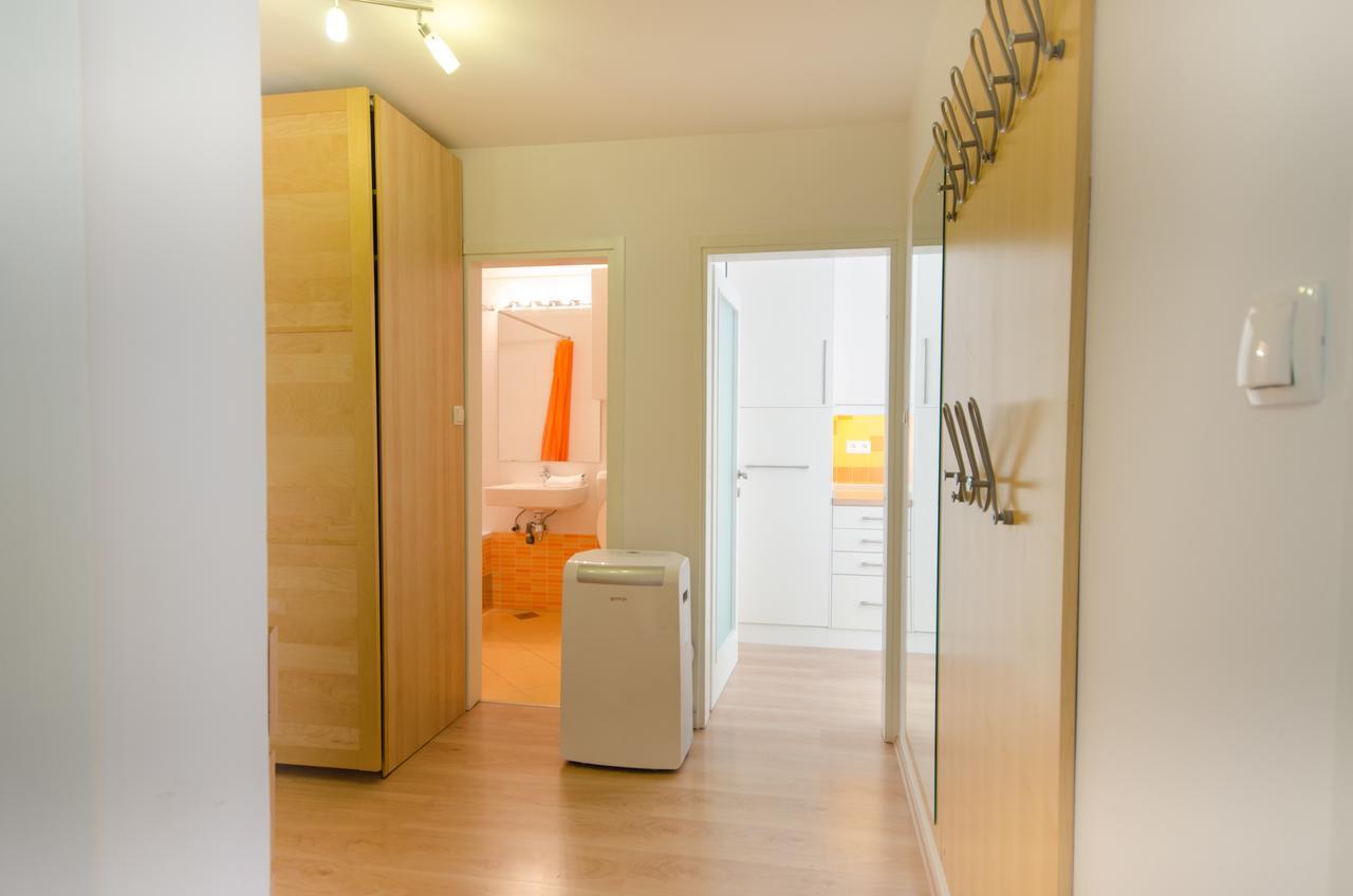 Apartment Near The Train Station Любляна Екстериор снимка