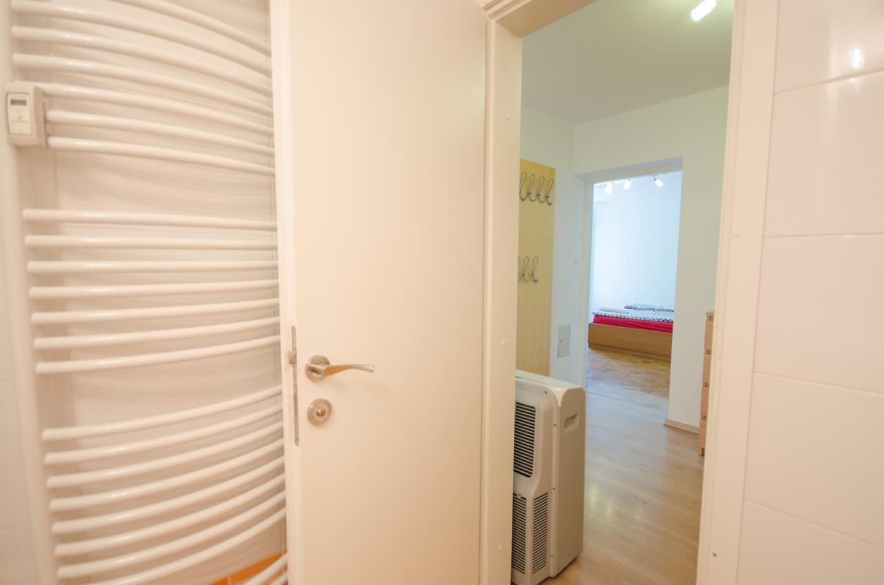 Apartment Near The Train Station Любляна Екстериор снимка