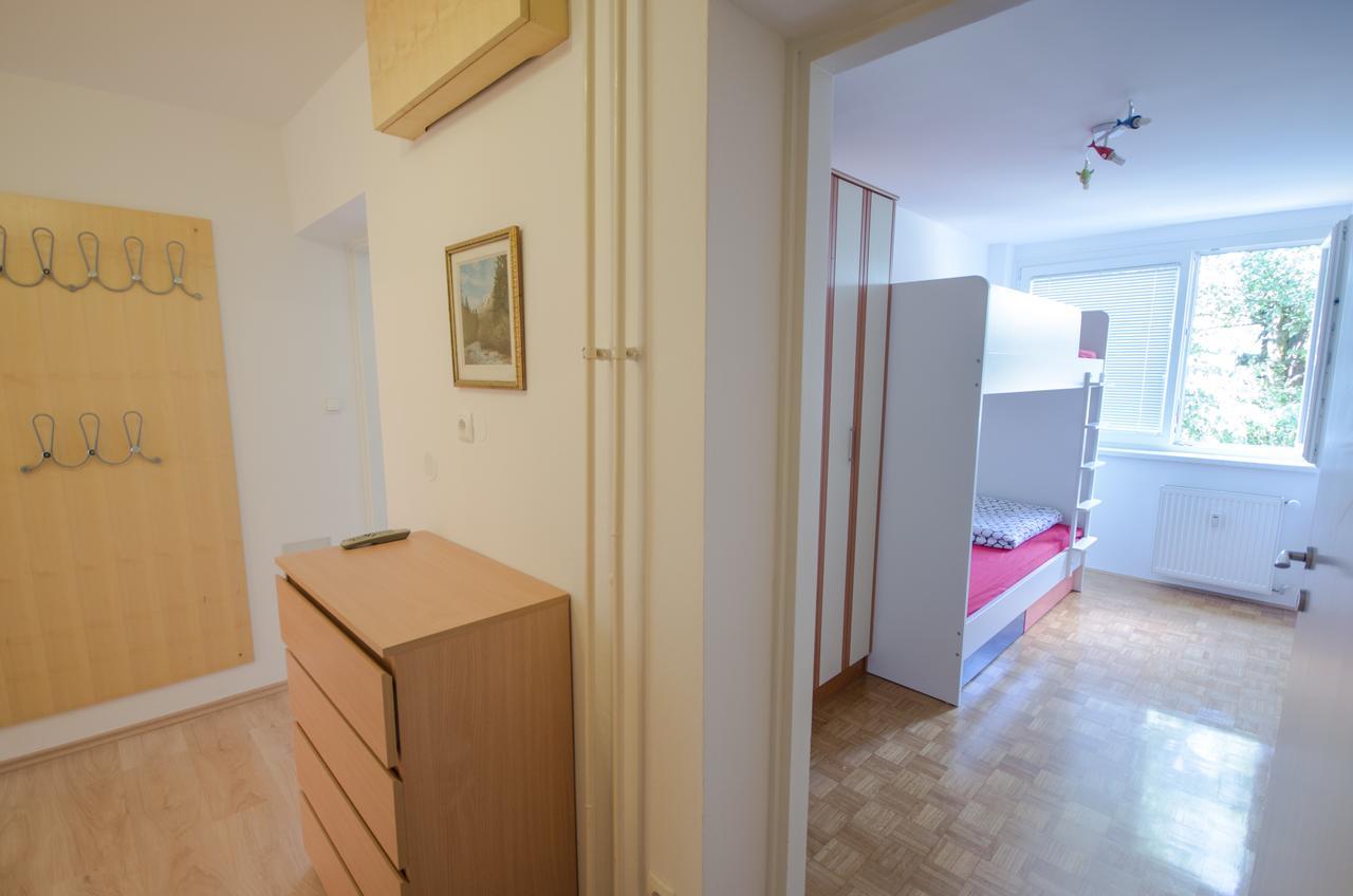 Apartment Near The Train Station Любляна Екстериор снимка