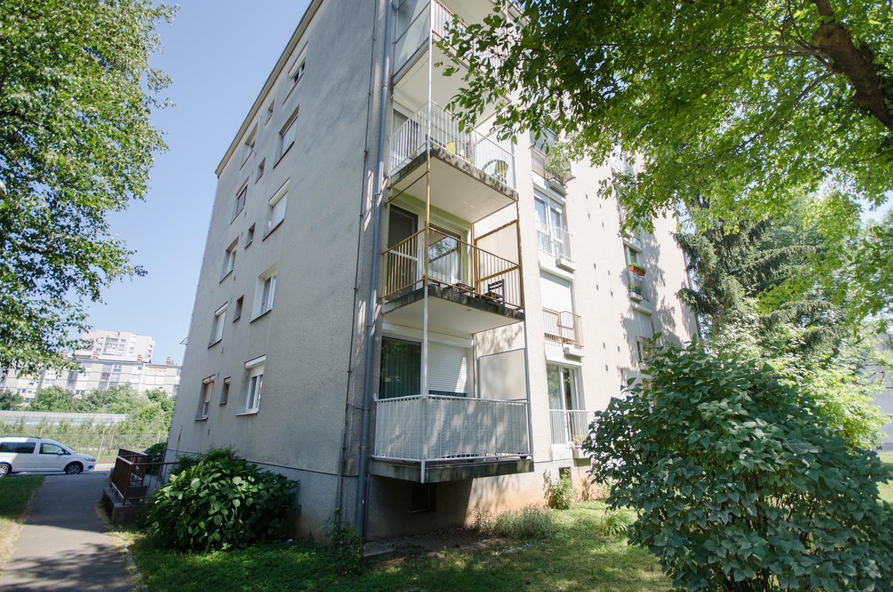 Apartment Near The Train Station Любляна Екстериор снимка